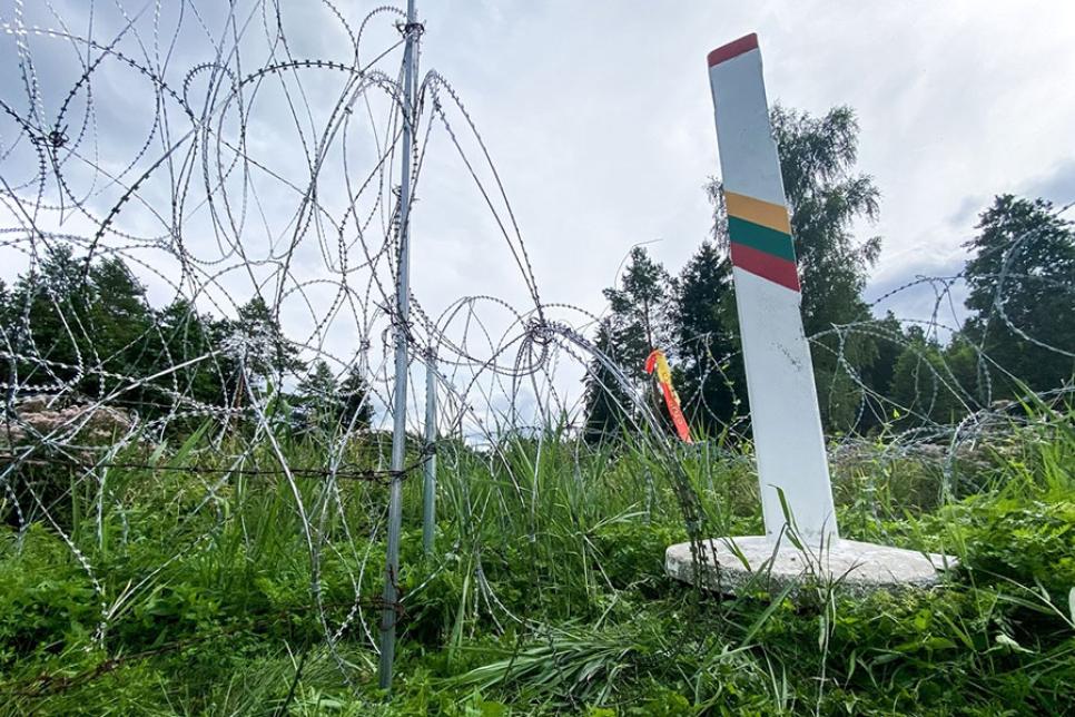 Литва має намір побудувати паркан з колючим дротом