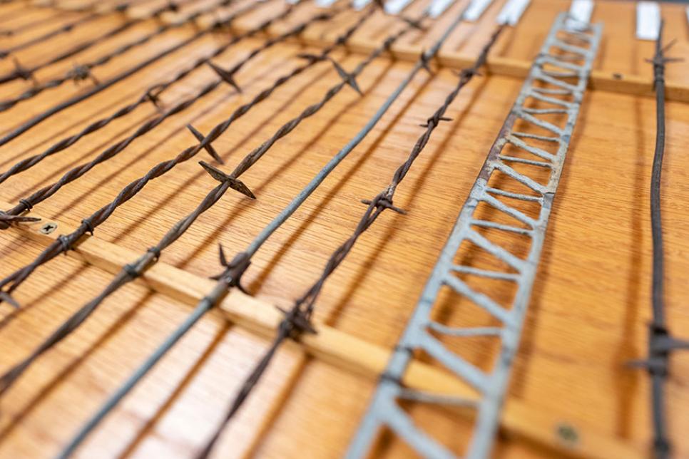 Старинная коллекция колючей проволоки