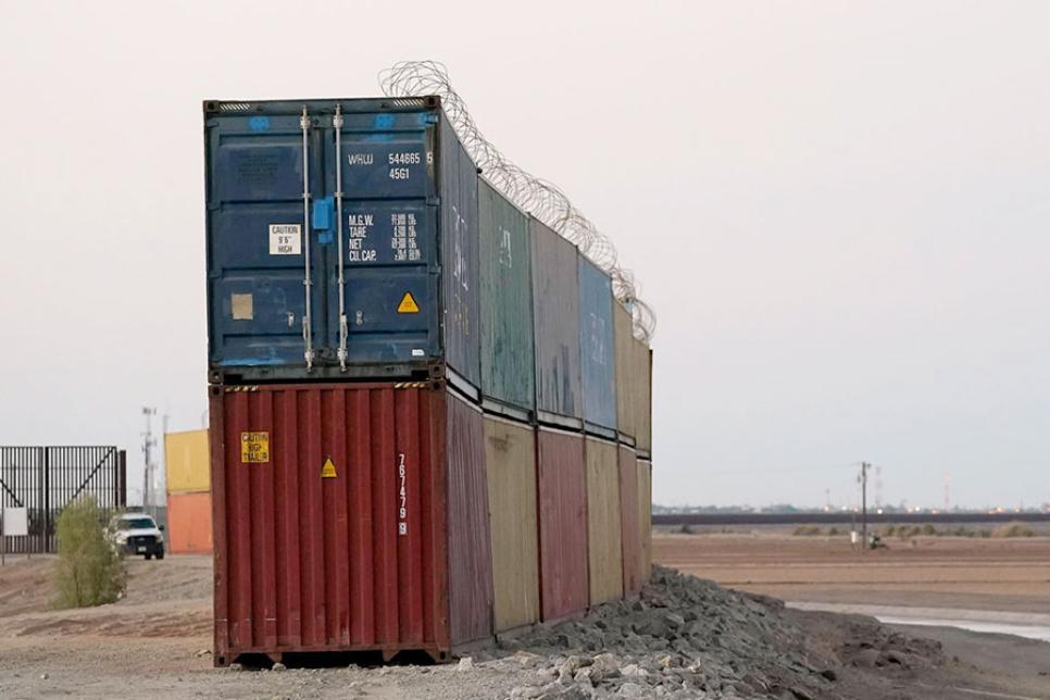 Нові контейнери з колючим дротом