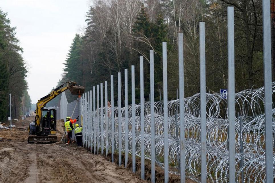 Паркан із колючим дротом на кордоні з Білоруссю