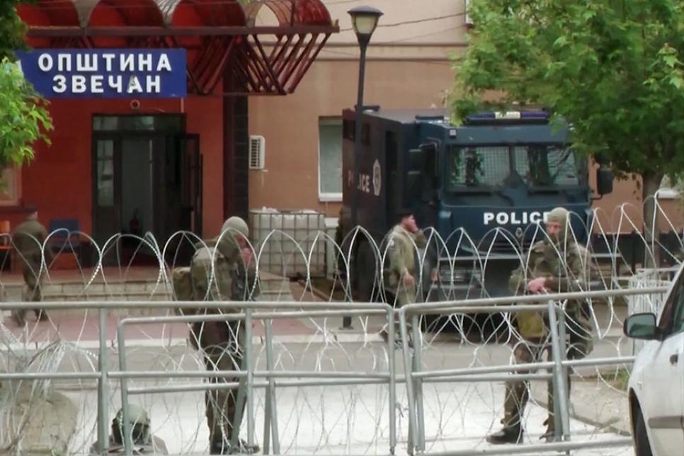 В Косово начали демонтаж колючей проволоки