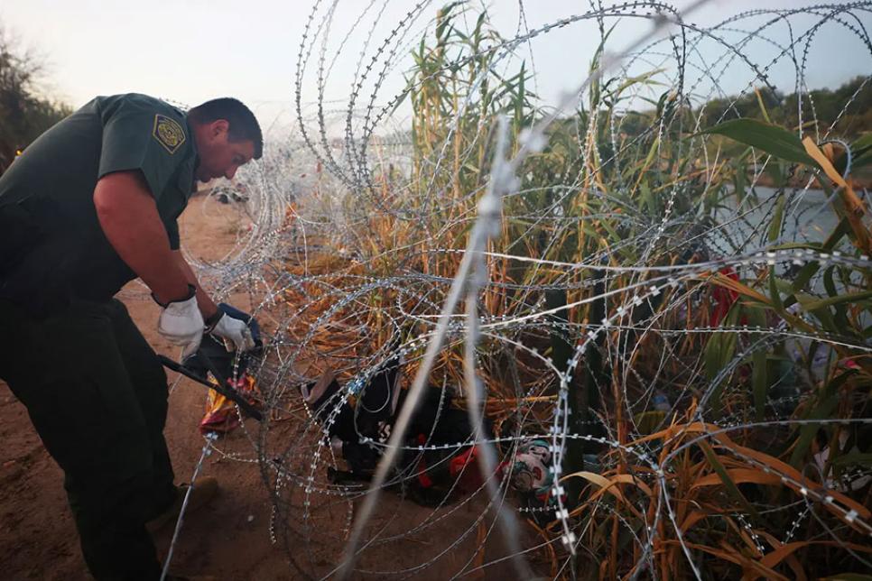 Техас подал в суд против уничтожения колючей проволоки