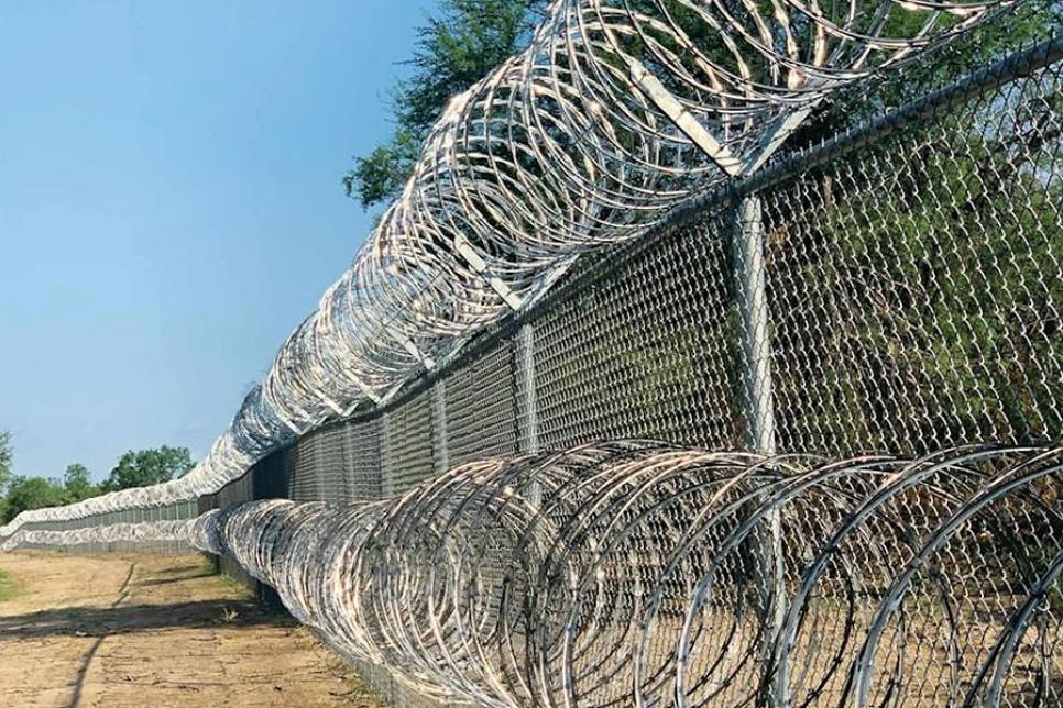 Забор и колючая проволока в Техасе