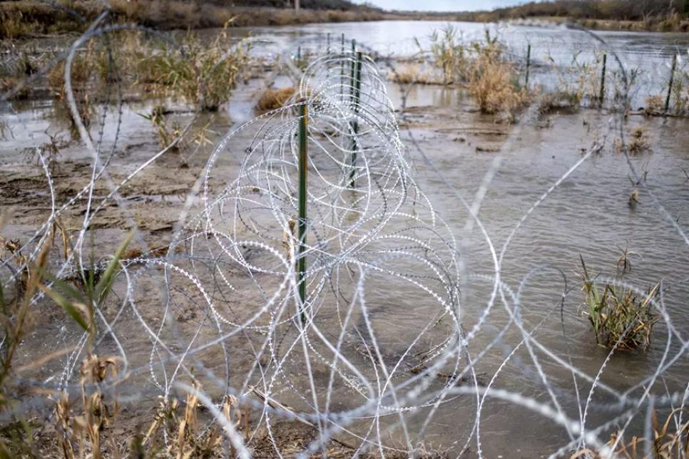 Арізона встановлює більше колючого дроту