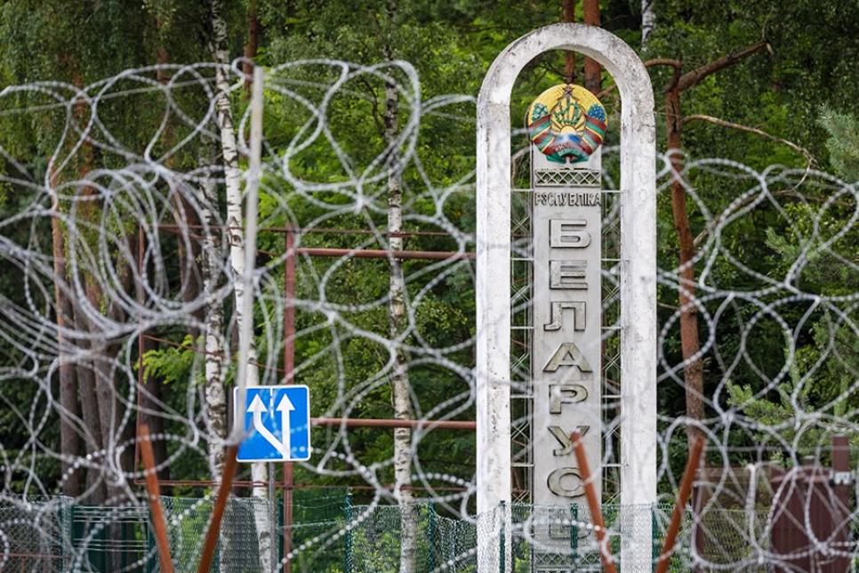 Польща закрила кордон із Білоруссю та встановила колючий дріт