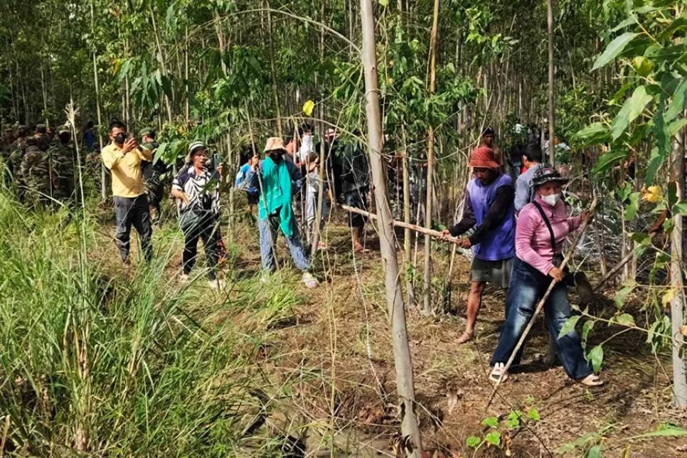 Камбоджа знімає колючий дріт із території Таїланду